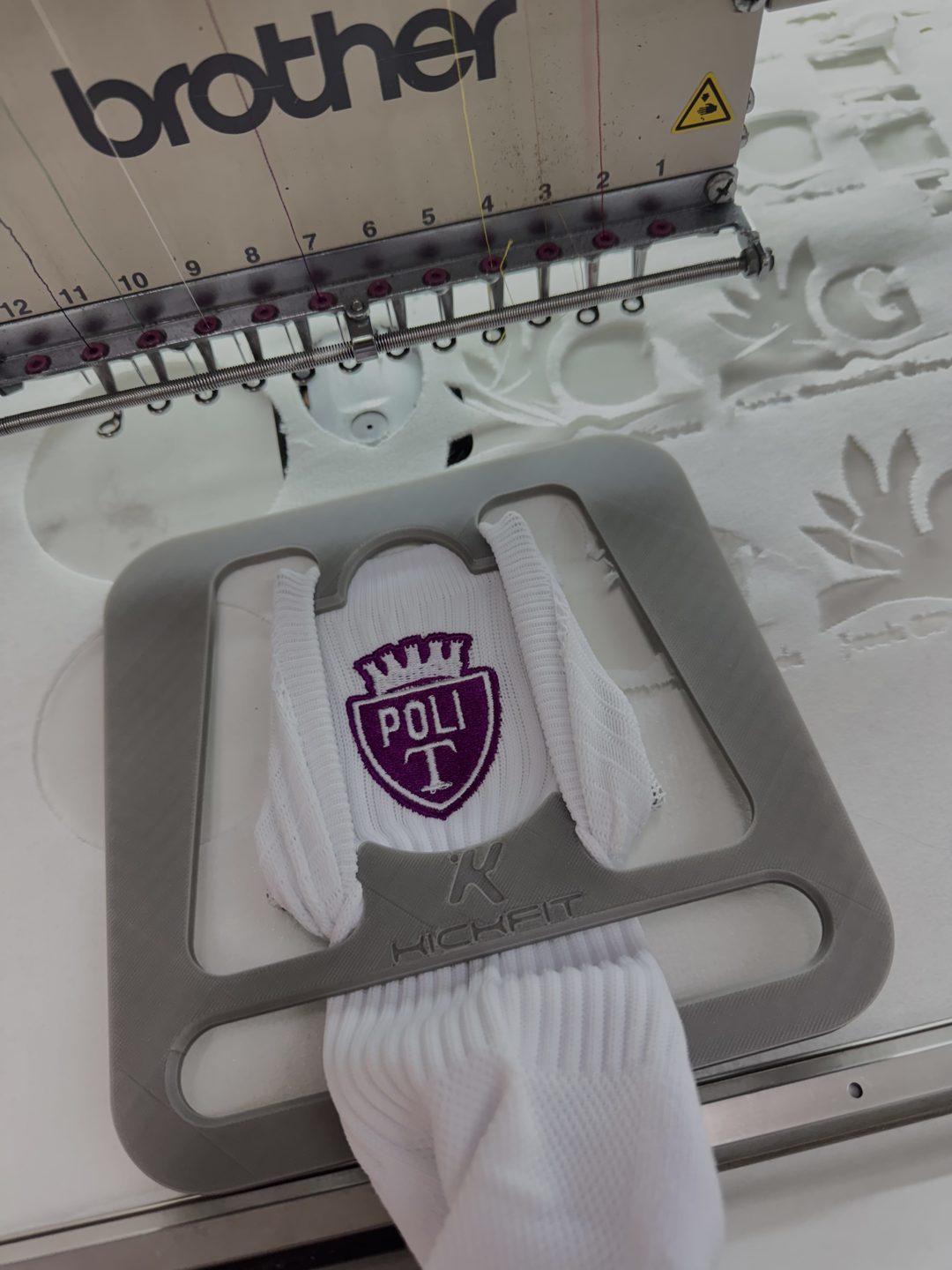 Șosetă Kickfit albă cu emblema Poli Timișoara brodată